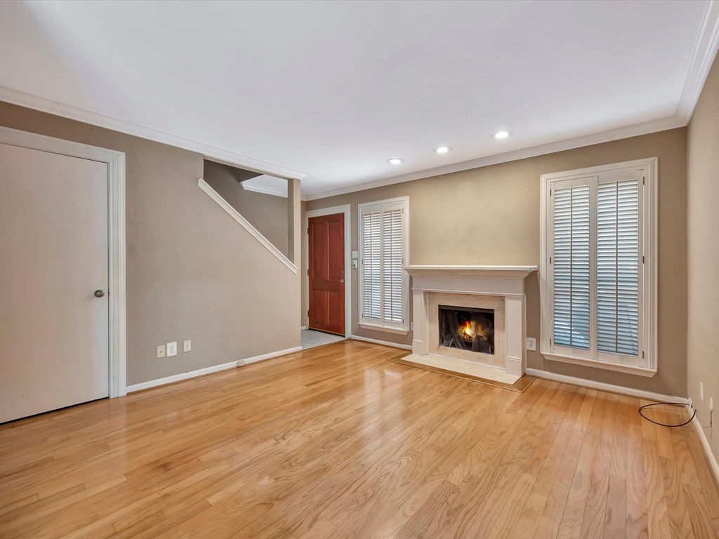 1601 S Shepherd Drive - Photo 3
