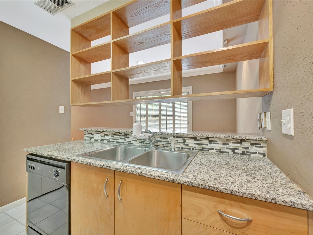 1601 S Shepherd Drive - Photo 15