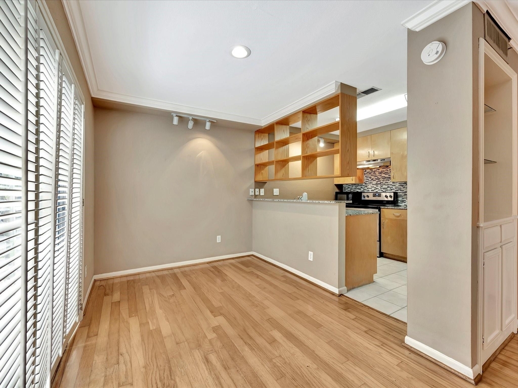 1601 S Shepherd Drive - Photo 8