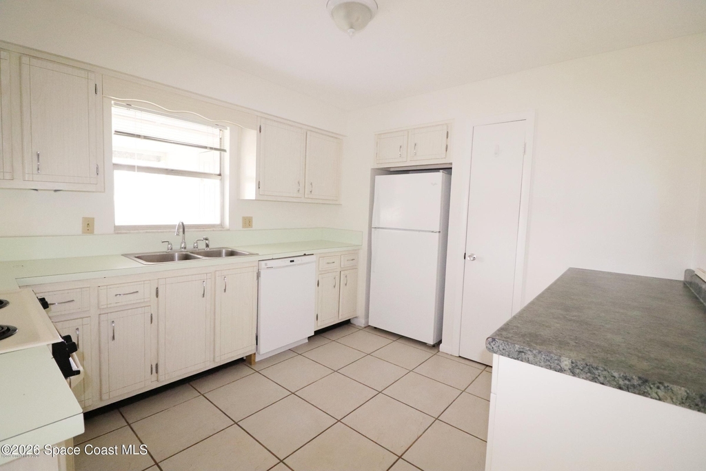280 Hickory Avenue - Photo 4