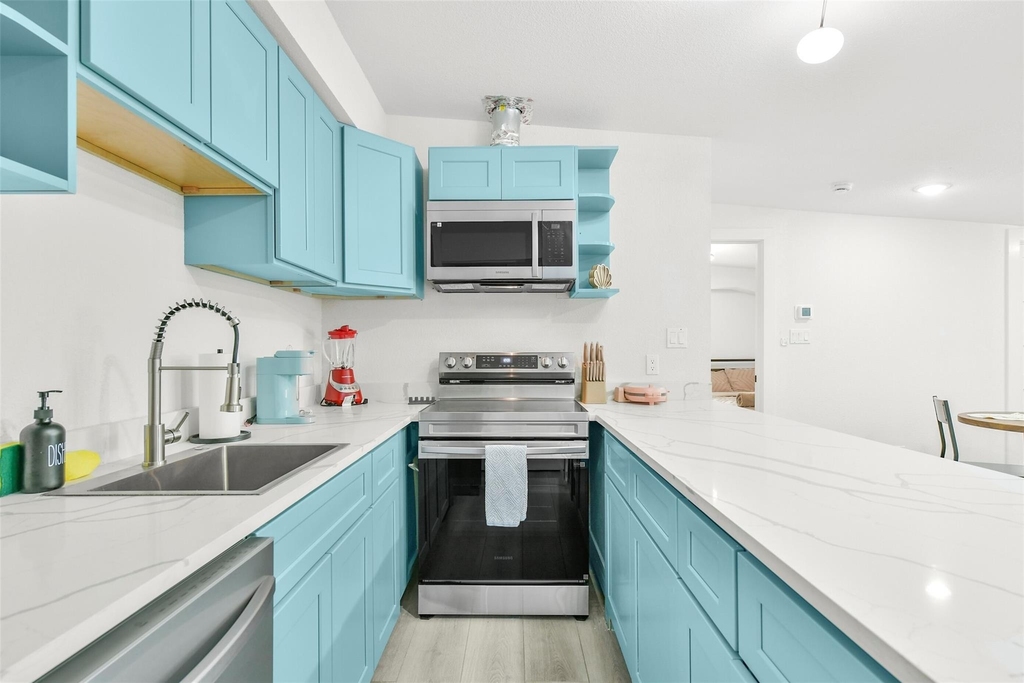 7103 Long Point Road - Photo 3