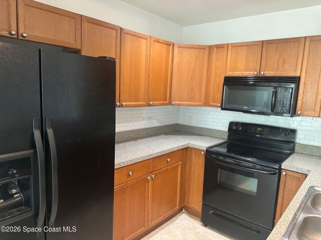 180 Portside Avenue - Photo 4