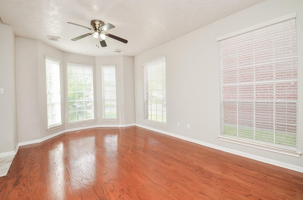 4802 Sunshine Drive - Photo 5