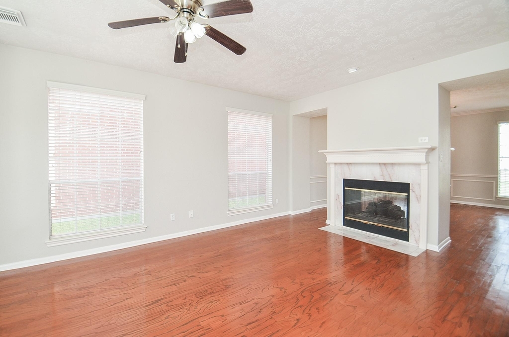 4802 Sunshine Drive - Photo 2