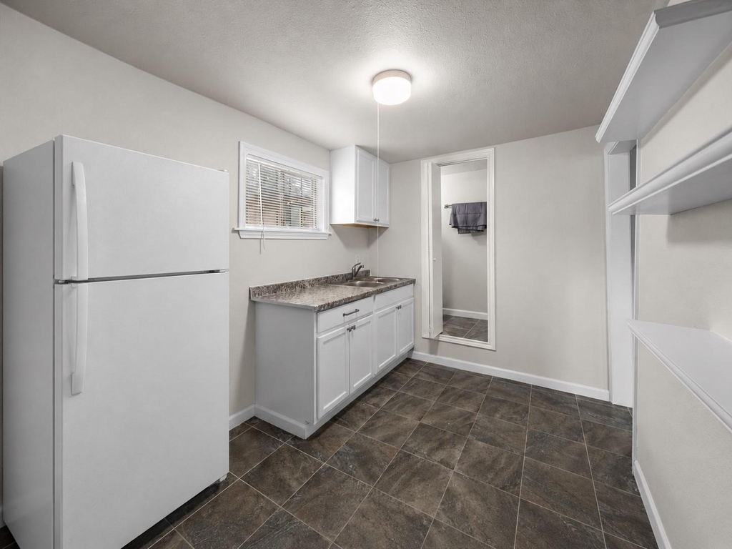 5519 Chapman Street - Photo 4