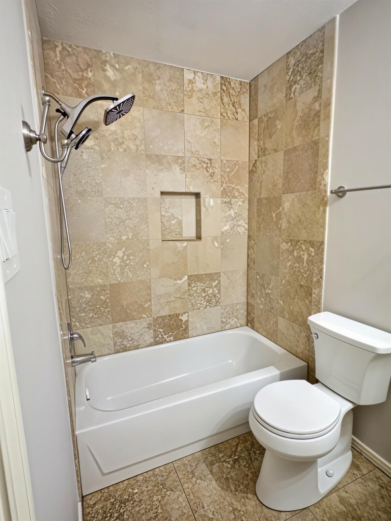 305 Oak Creek Court - Photo 20
