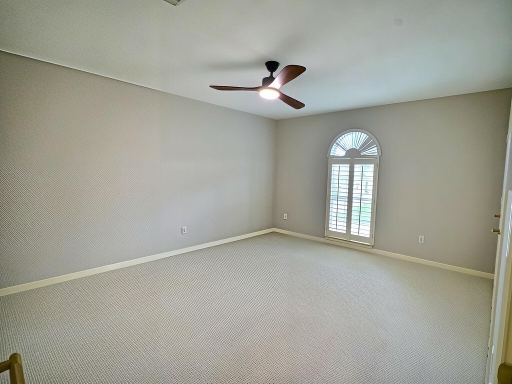 305 Oak Creek Court - Photo 18