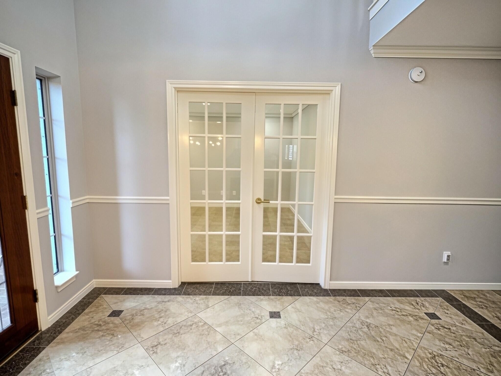 305 Oak Creek Court - Photo 4