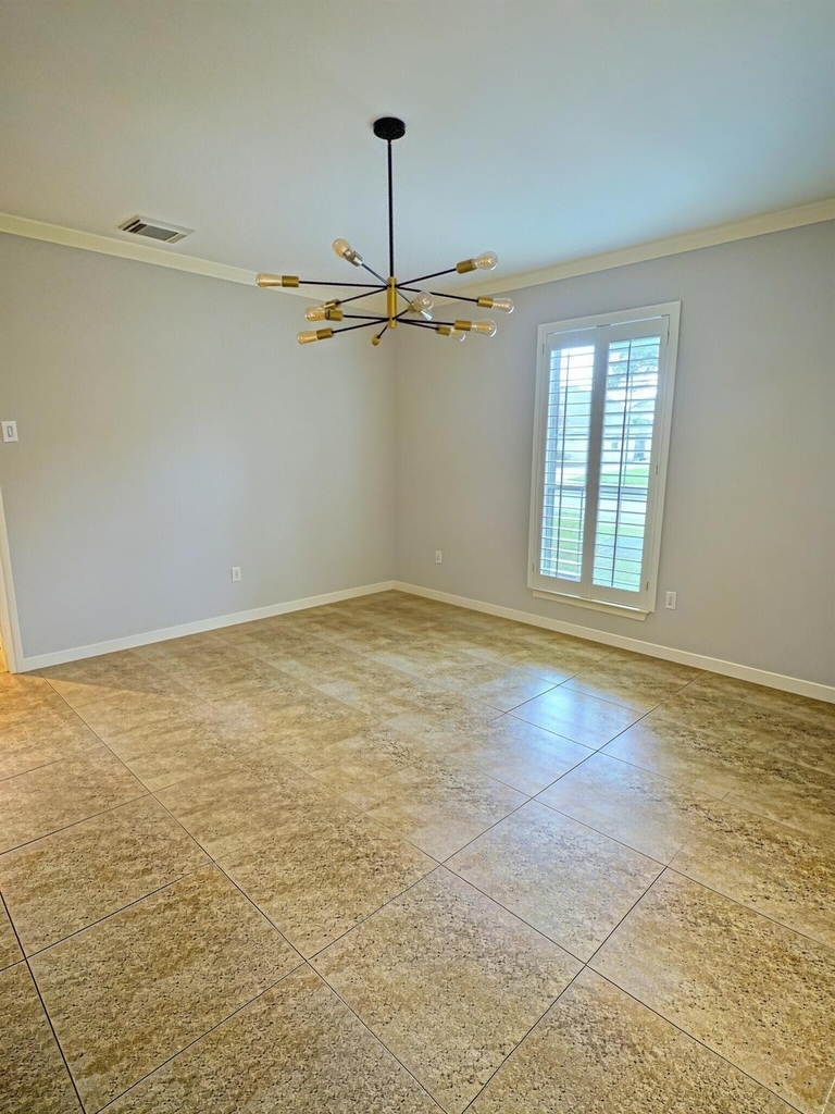 305 Oak Creek Court - Photo 6