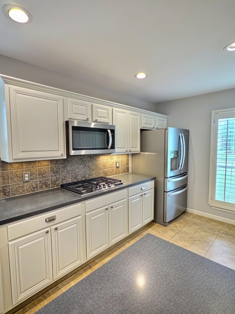 305 Oak Creek Court - Photo 8