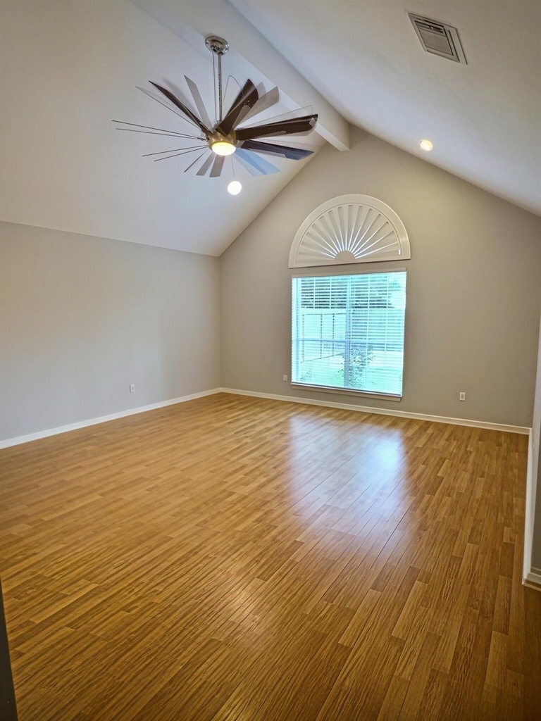 305 Oak Creek Court - Photo 13