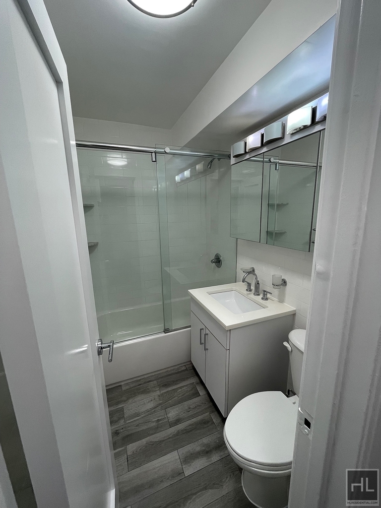 East 56 Street - Photo 3