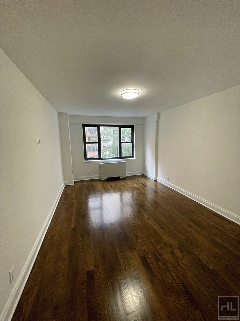 East 56 Street - Photo 4