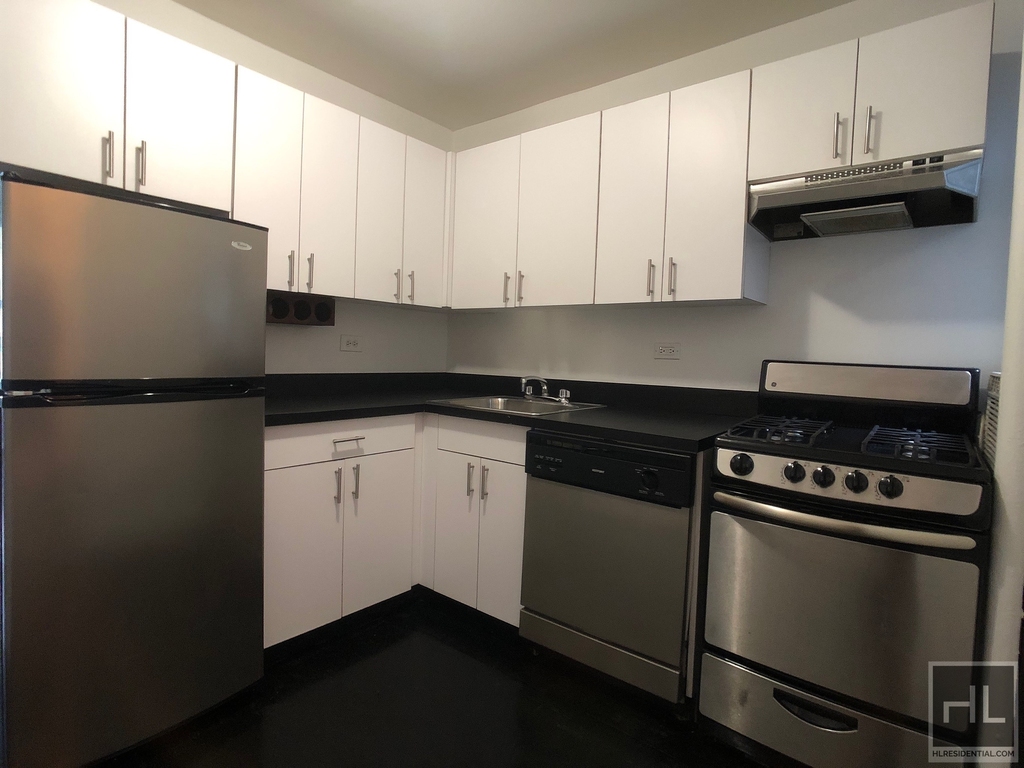 East 89th Street - Photo 2