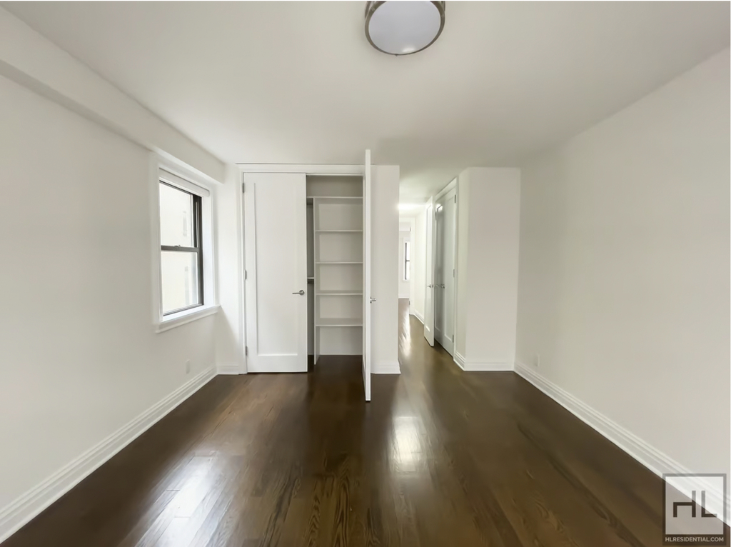 East 89th Street - Photo 4