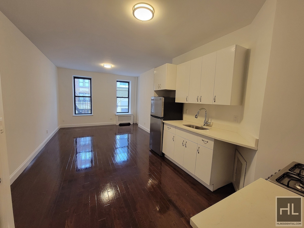 East 87th Street - Photo 0