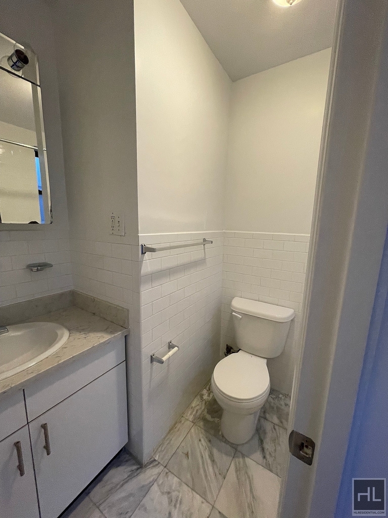 East 87th Street - Photo 4