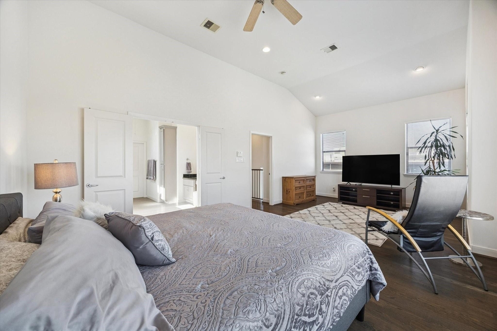 902 Roy Street - Photo 2