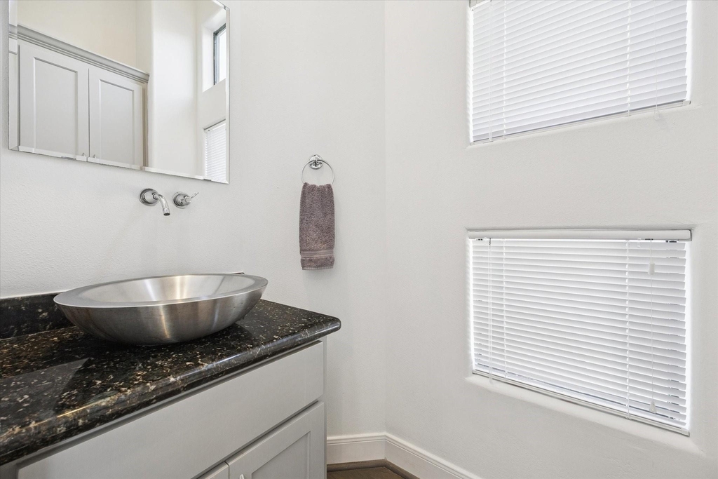 902 Roy Street - Photo 15