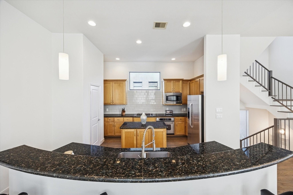 902 Roy Street - Photo 11