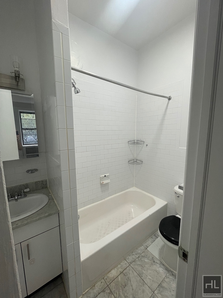 East 80th Street - Photo 3