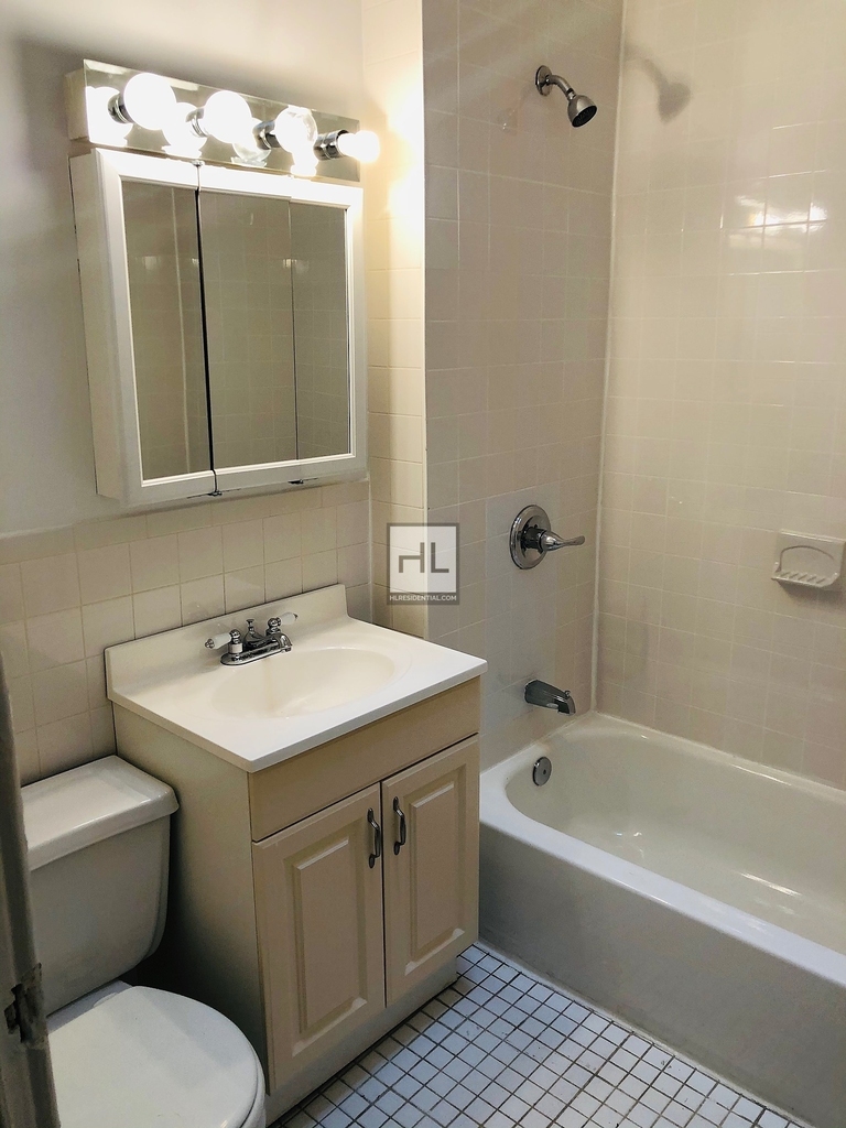 East 72 Street - Photo 2