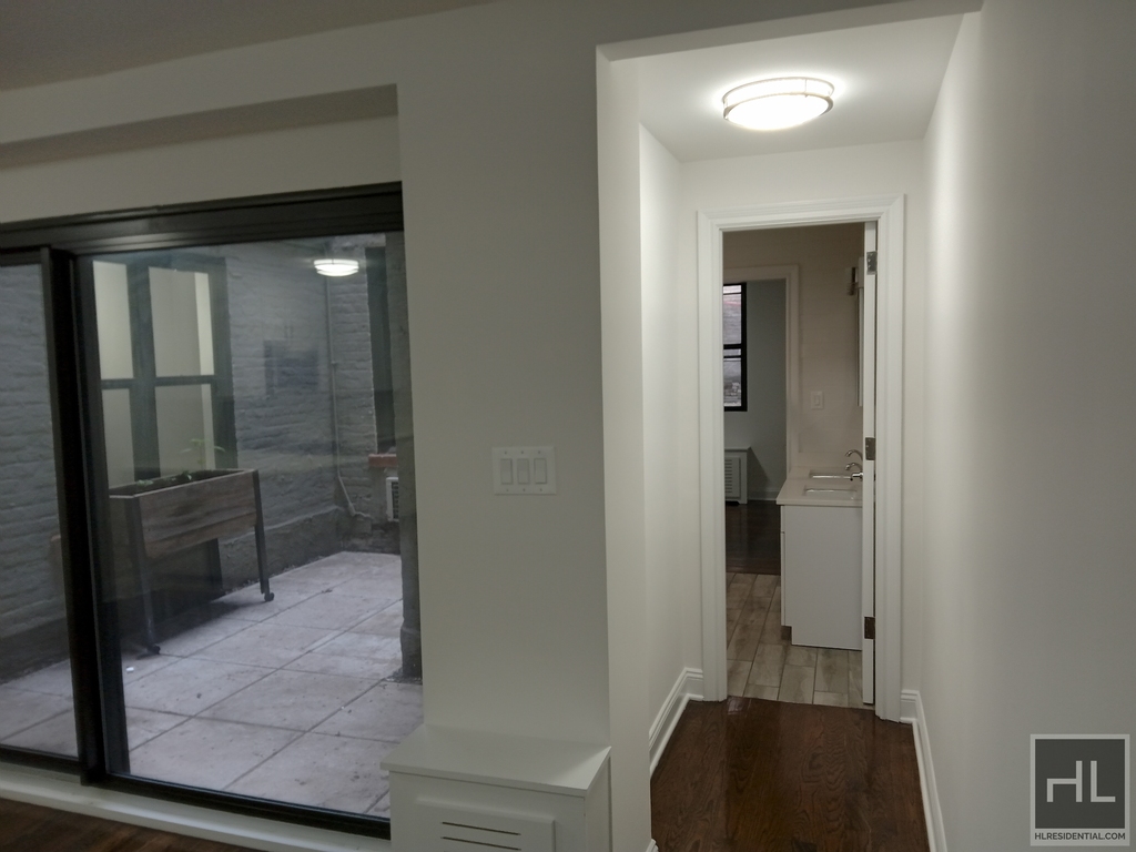East 72 Street - Photo 0