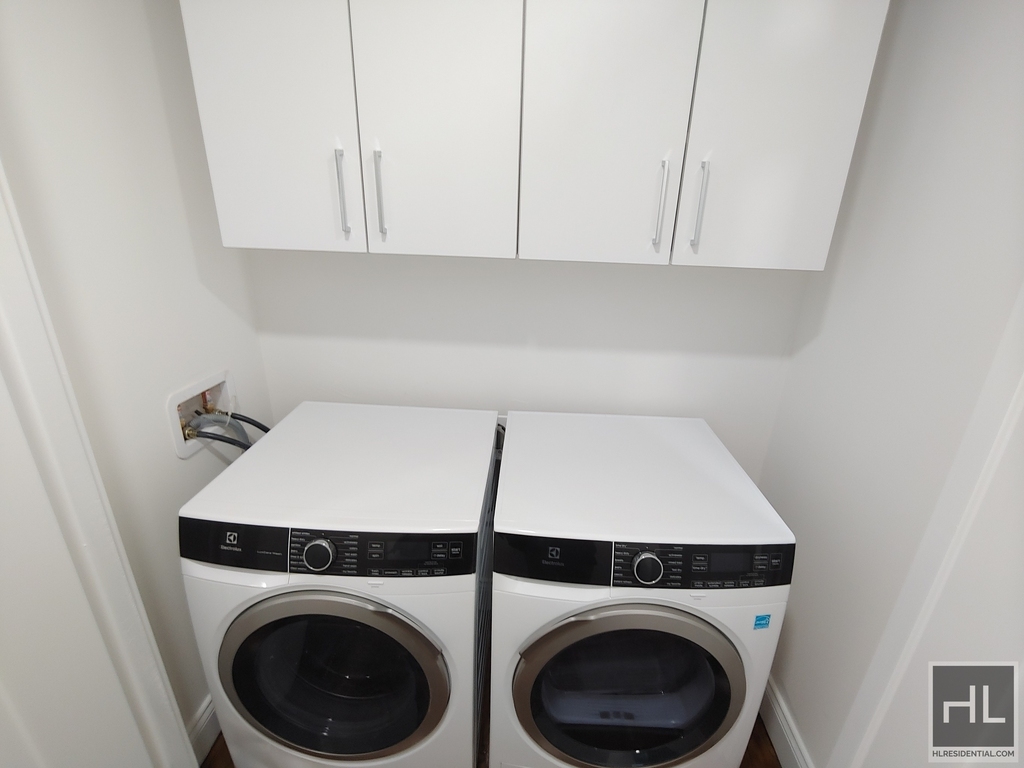 East 69 Street - Photo 2