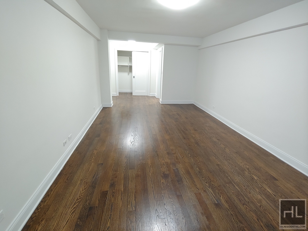 East 69 Street - Photo 3