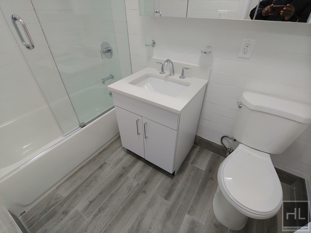 East 69 Street - Photo 4