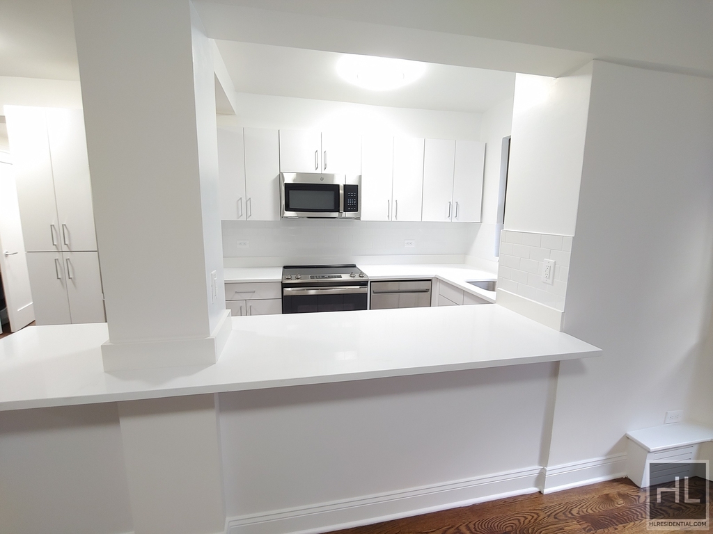 East 69 Street - Photo 1