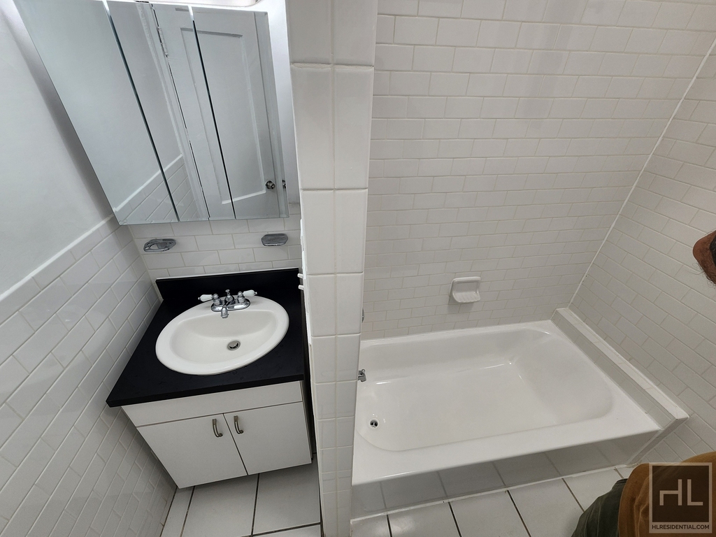 E 58th St - Photo 0