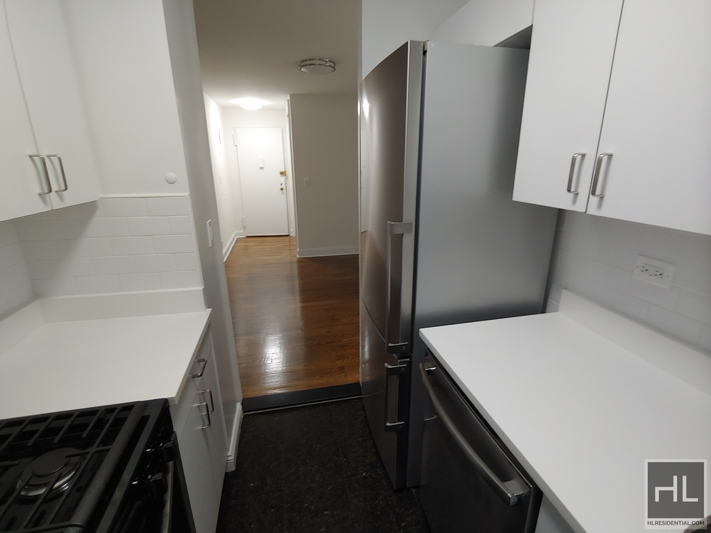 East 56 Street - Photo 2