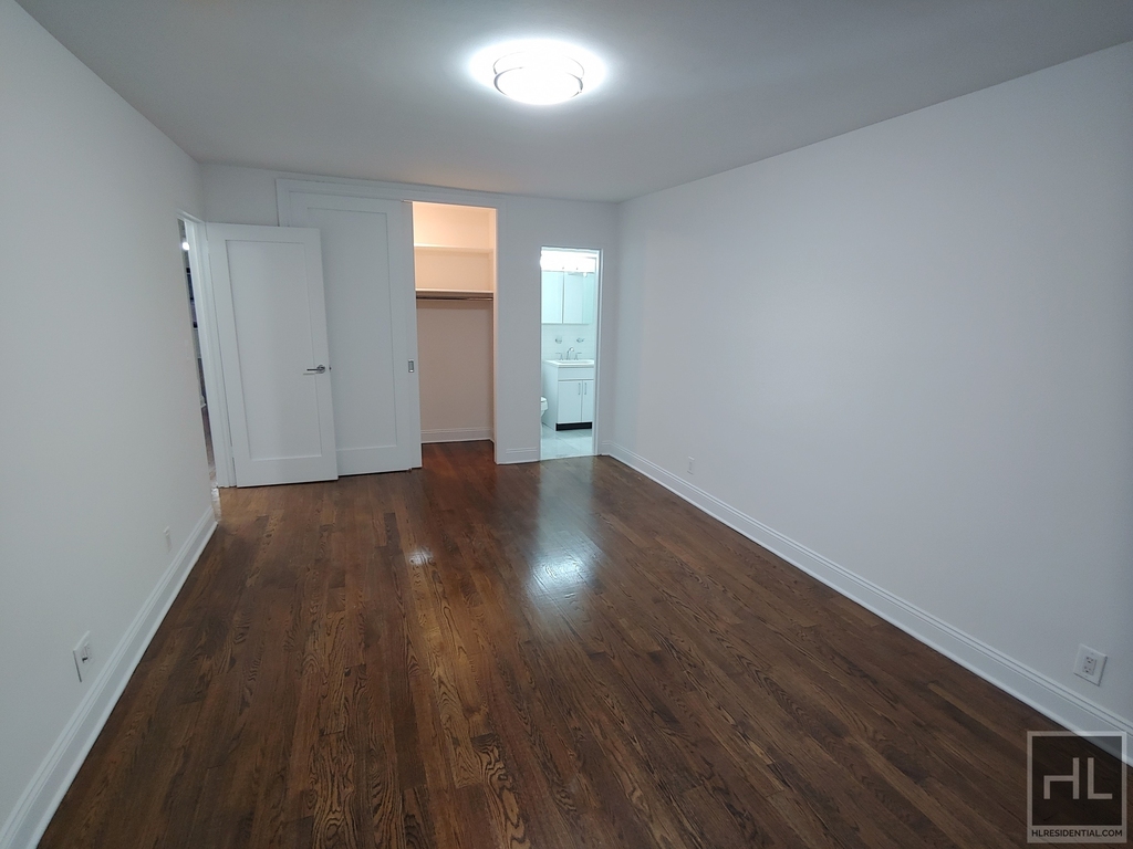 East 56 Street - Photo 3