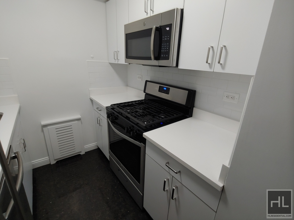 East 56 Street - Photo 0