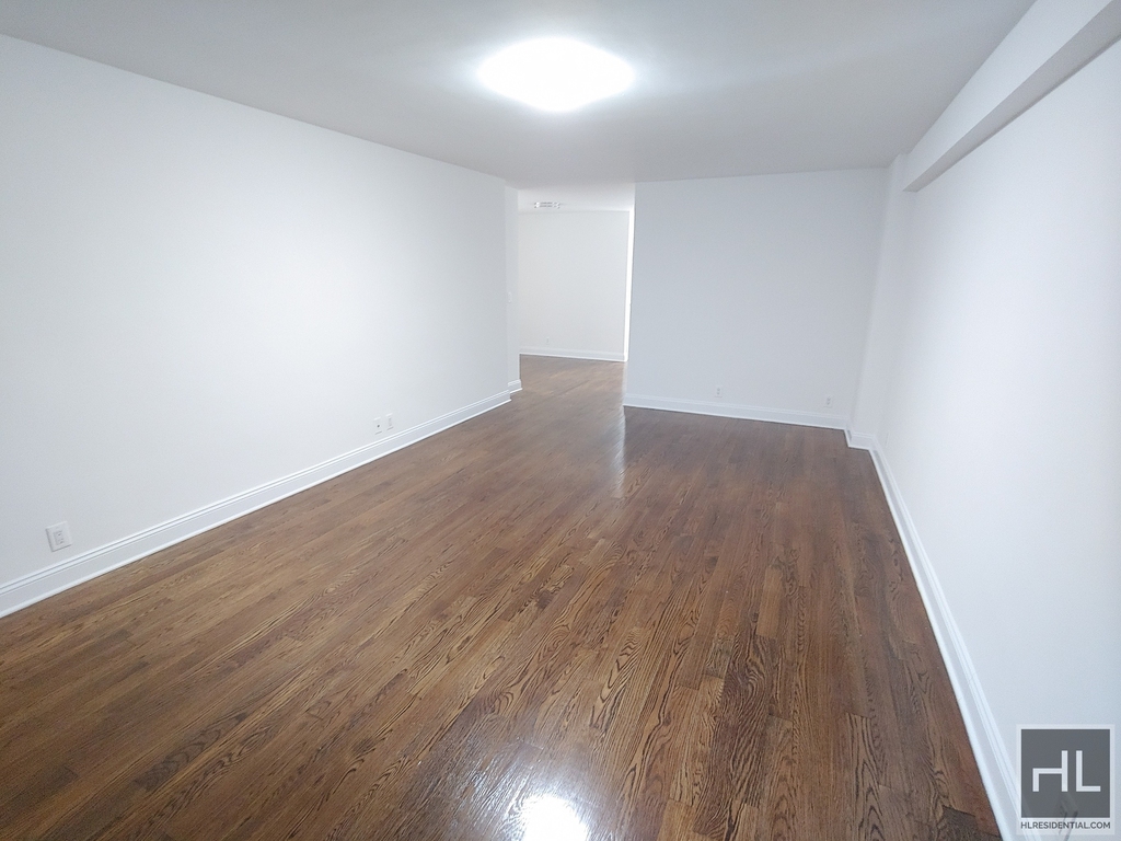 East 56 Street - Photo 1