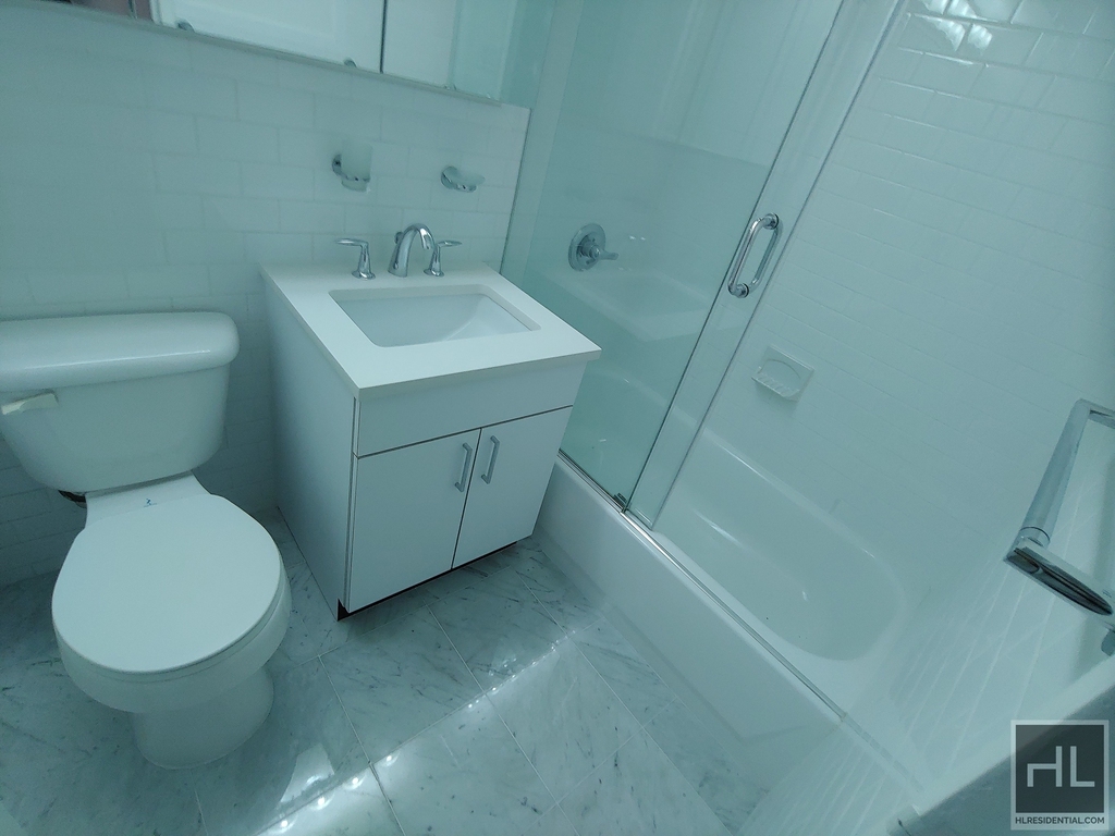 East 56 Street - Photo 4