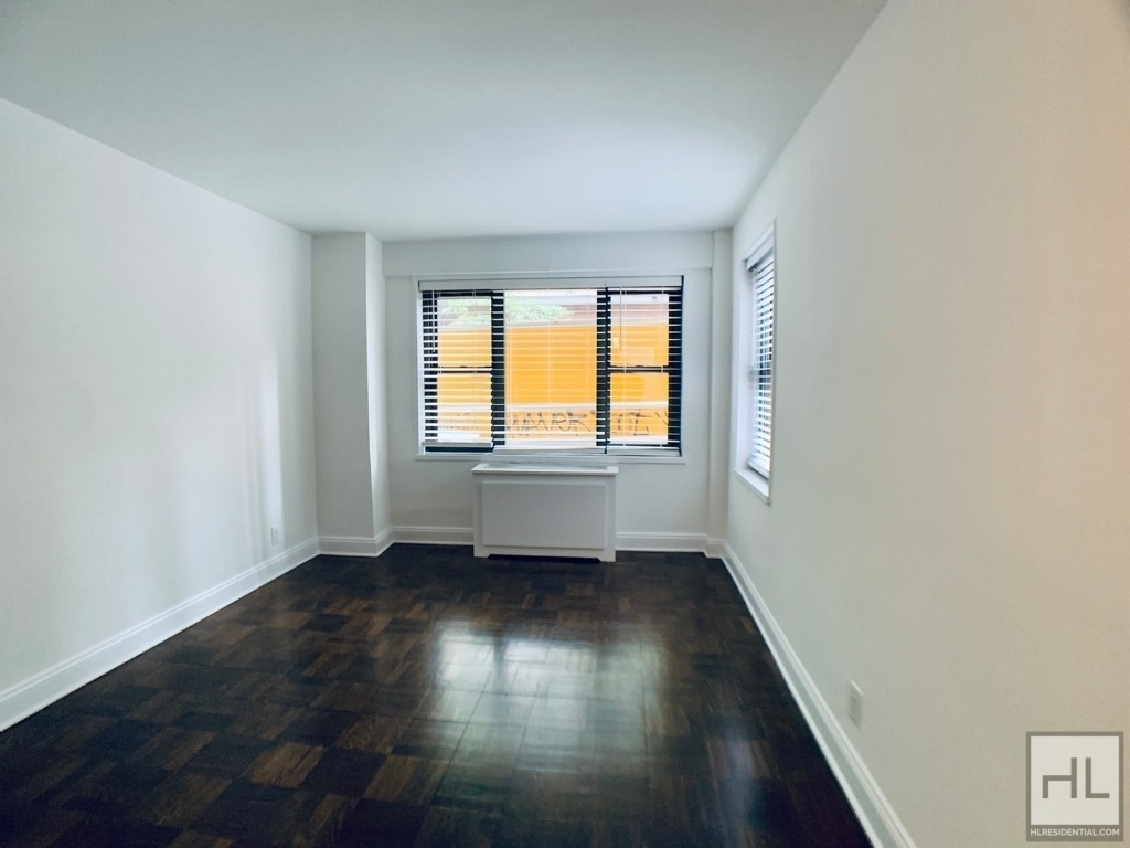 East 56 Street - Photo 4