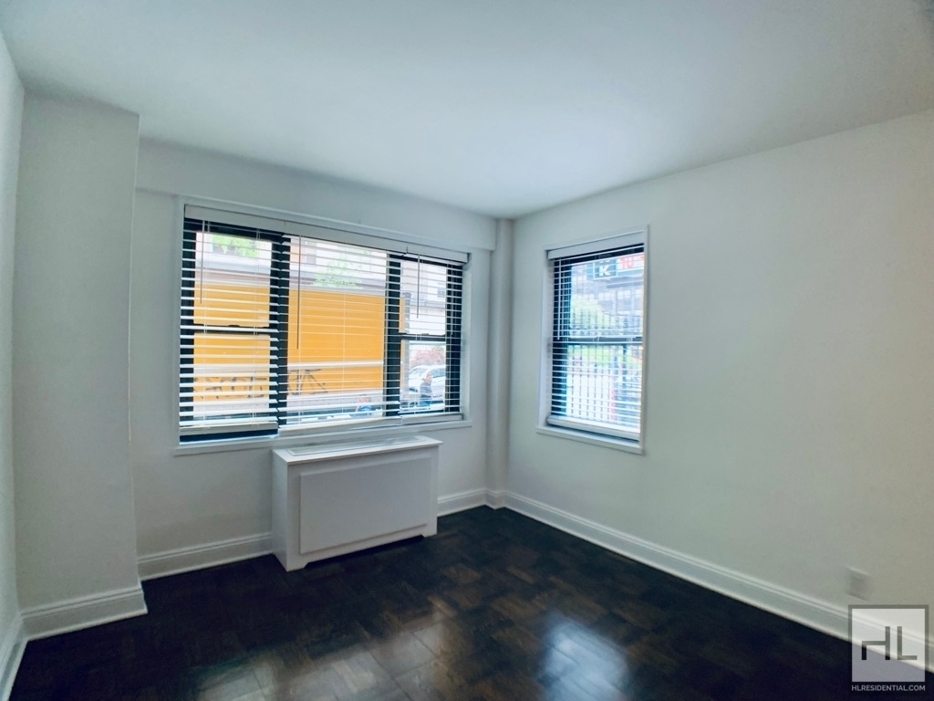 East 56 Street - Photo 0