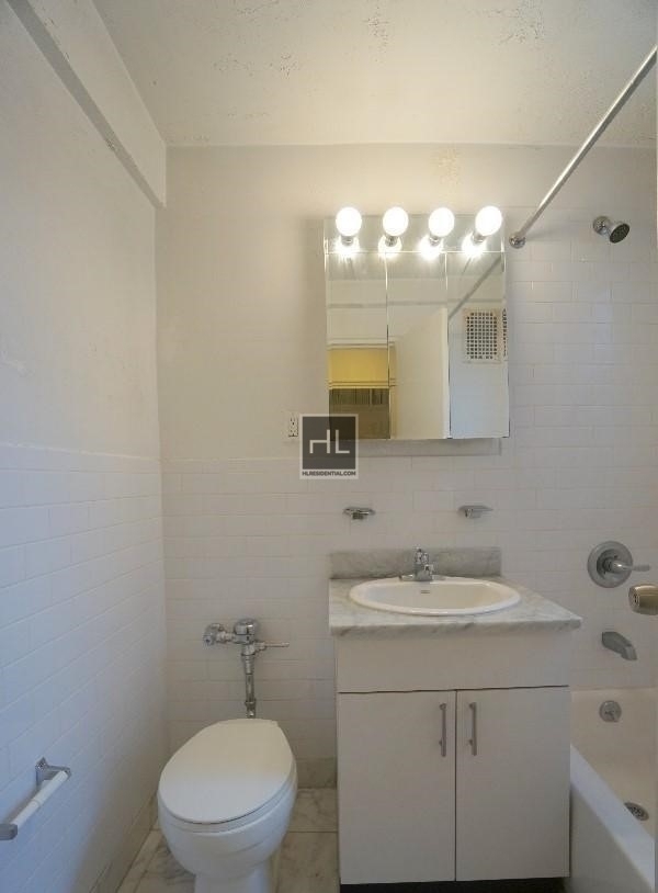 East 55 Street - Photo 4