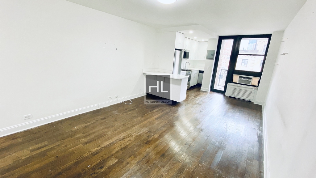 East 35 Street - Photo 5