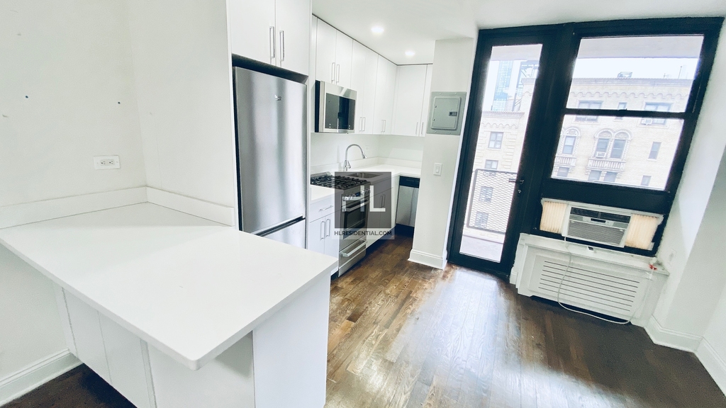 East 35 Street - Photo 4
