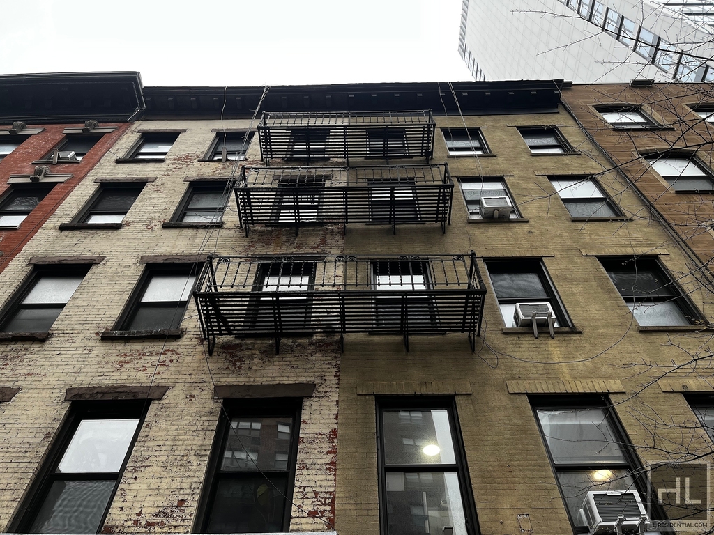 Third Avenue - Photo 4