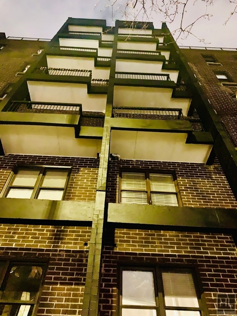 West 22 Street - Photo 5