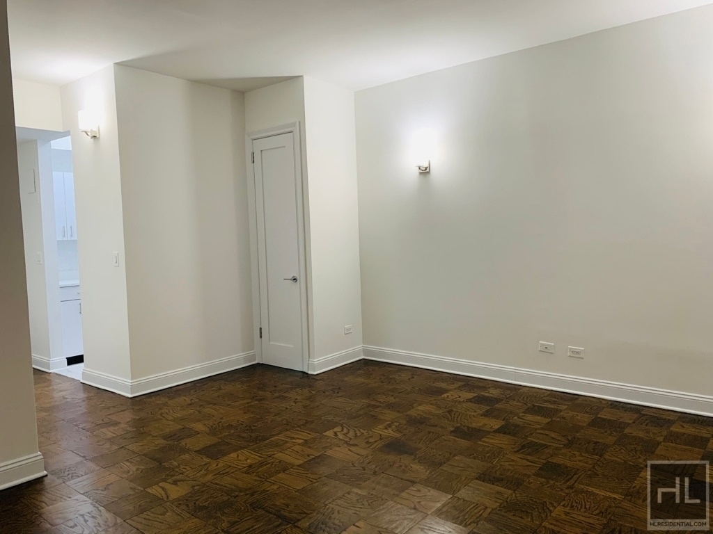West 22 Street - Photo 3