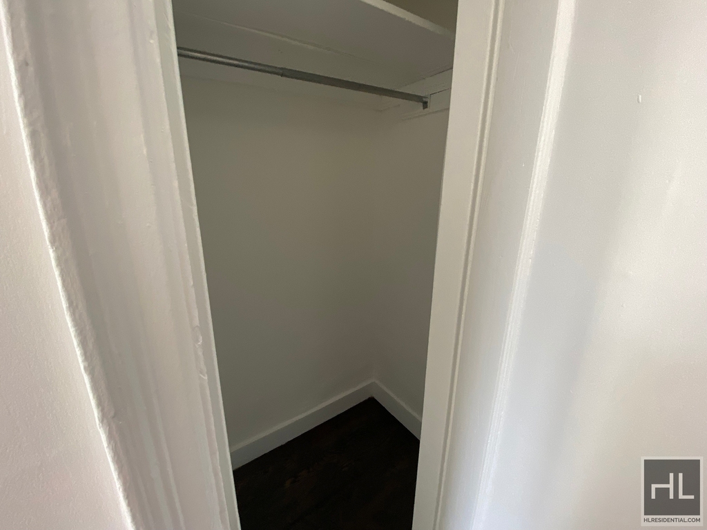 West 11 Street - Photo 2