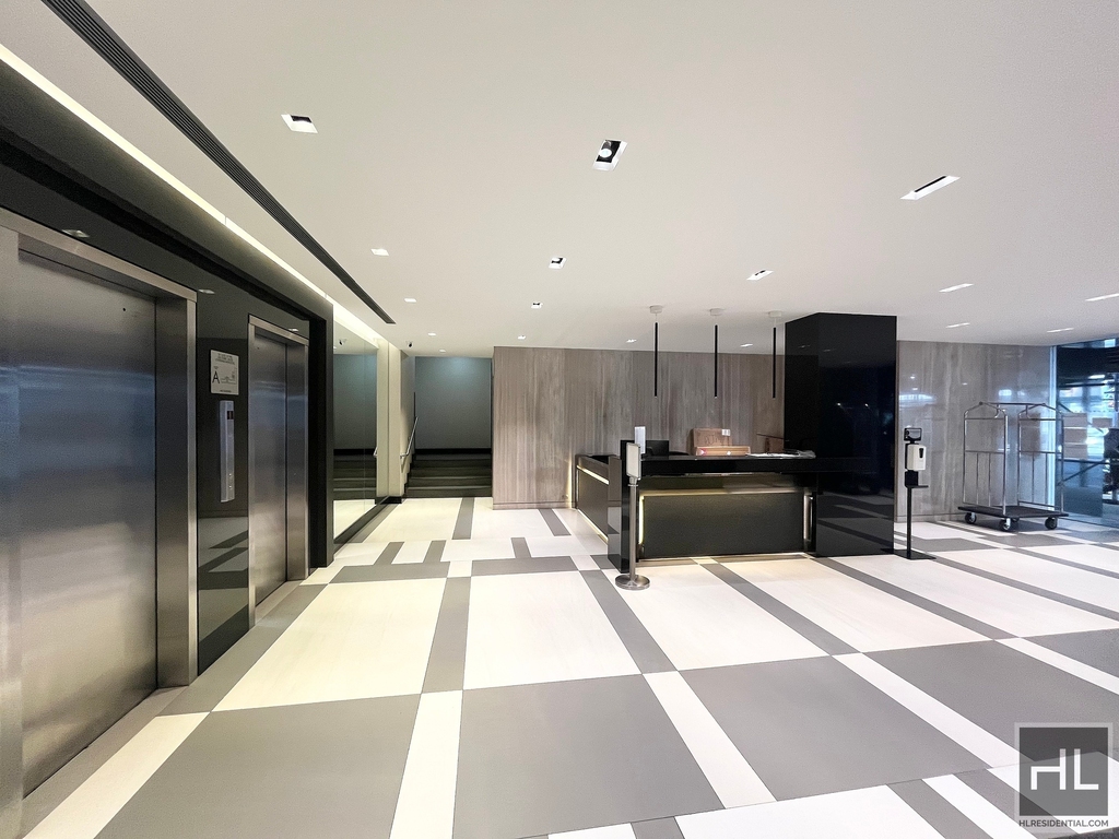 5 Avenue - Photo 3