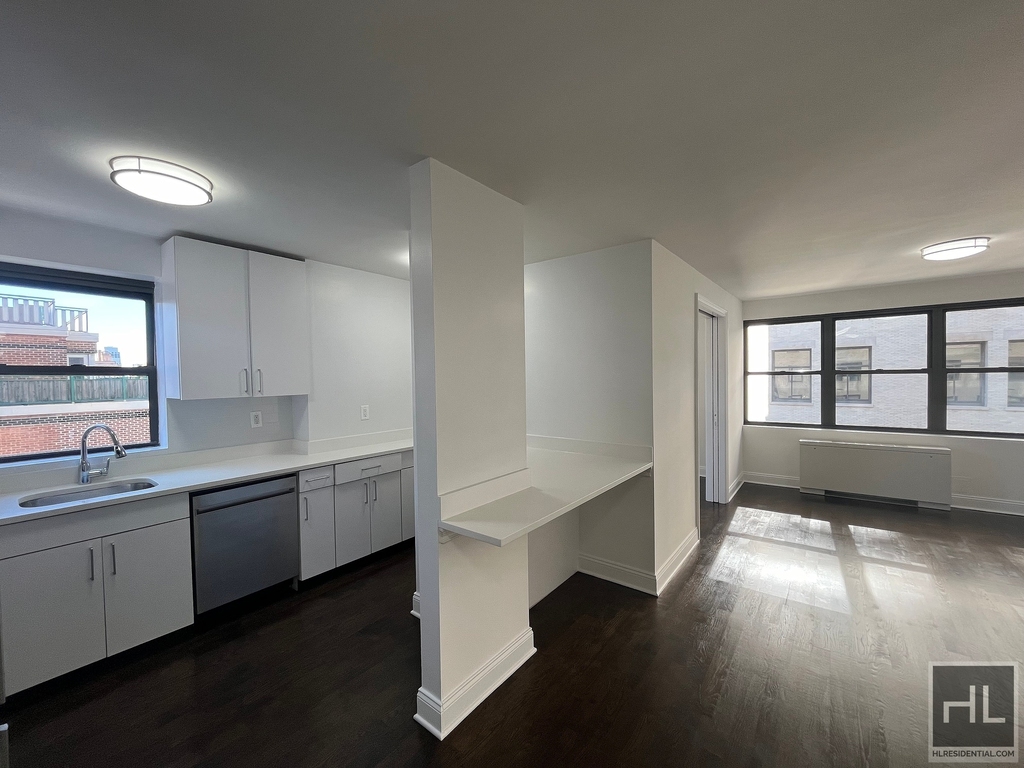 5 Avenue - Photo 2