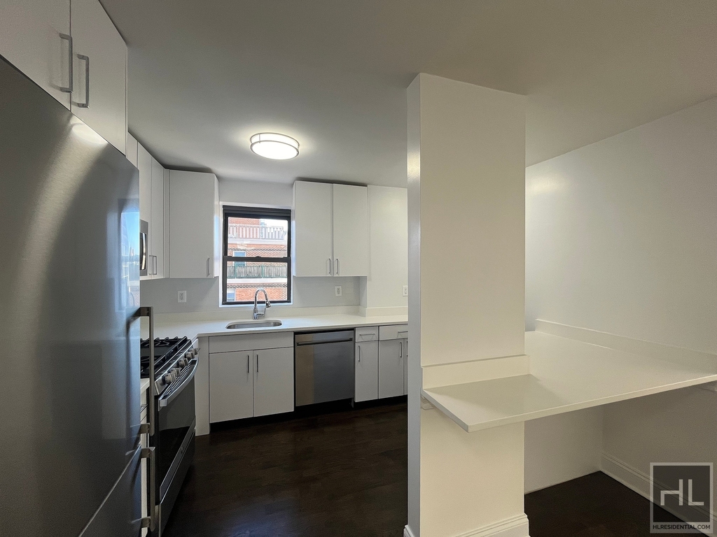5 Avenue - Photo 1