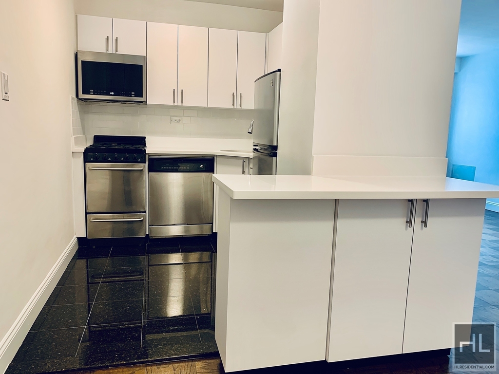 E 16 St - Photo 2